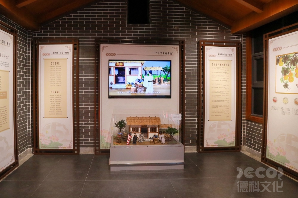 你認為紅色展館設(shè)計應(yīng)該注重展示歷史事件的時序和脈絡(luò)嗎？