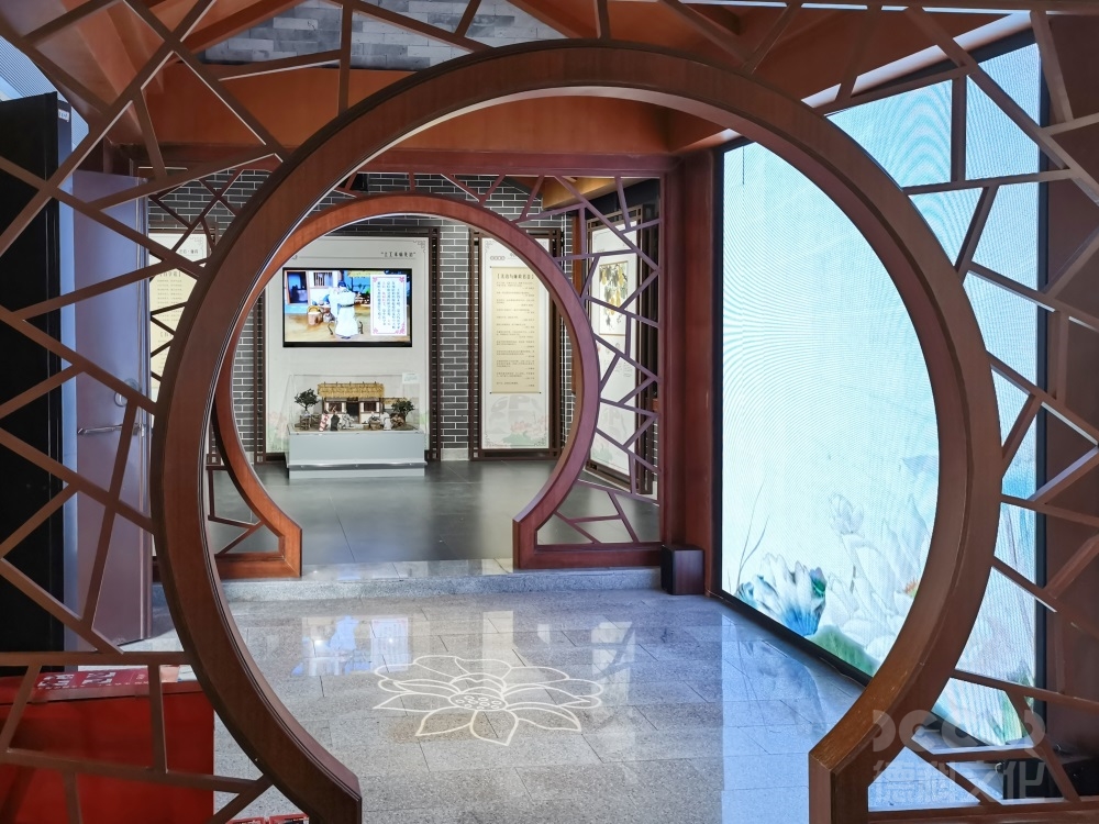 初心的門扉：黨建展廳設(shè)計的入口視覺焦點(diǎn)的精神建構(gòu)